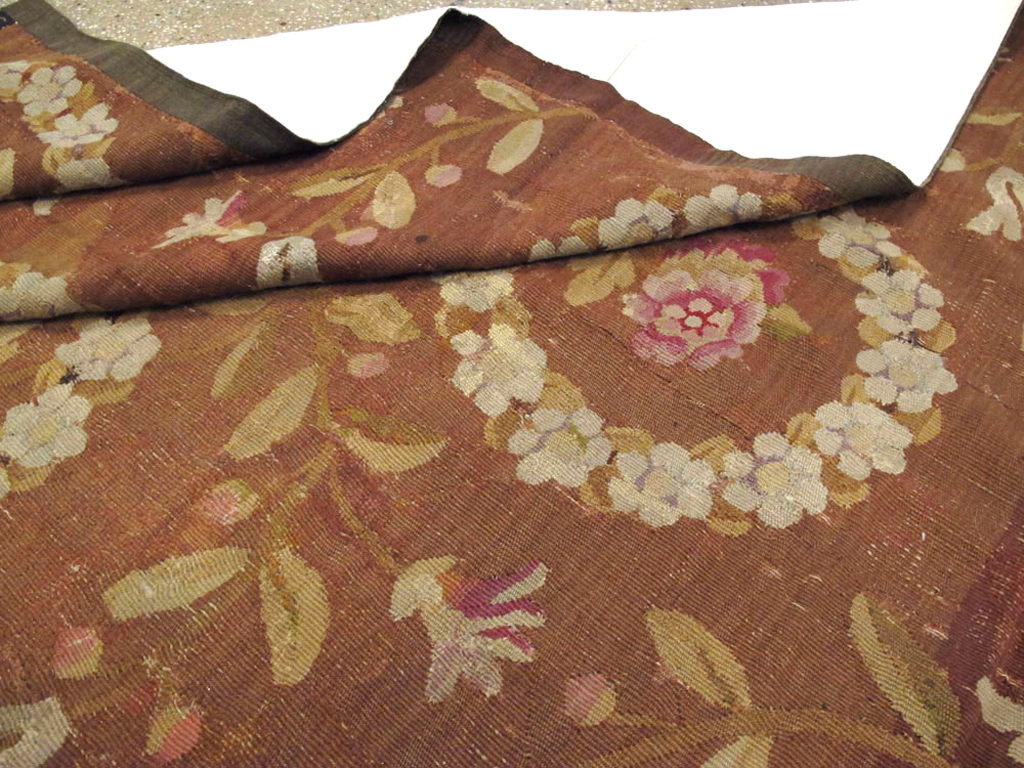 Antique French Aubusson Carpet, No.10022 - Galerie Shabab