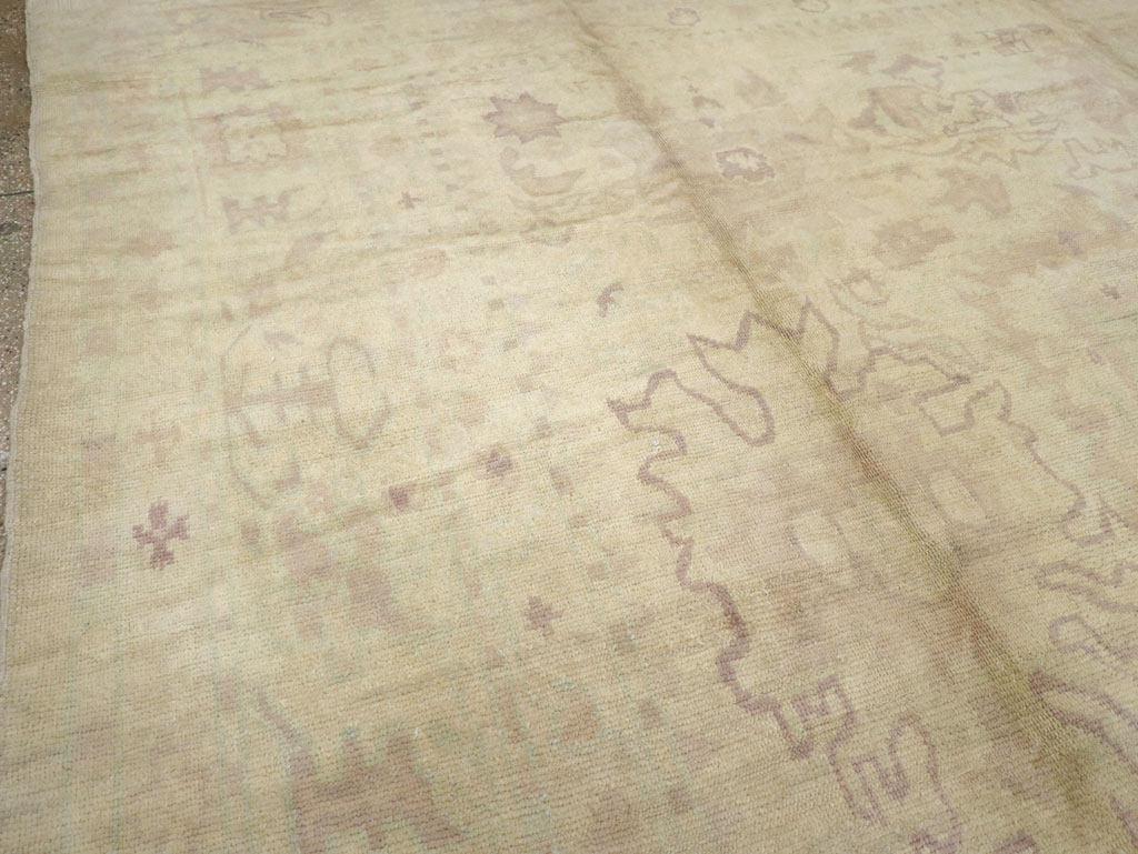 An Oushak Carpet, No.10280 - Galerie Shabab