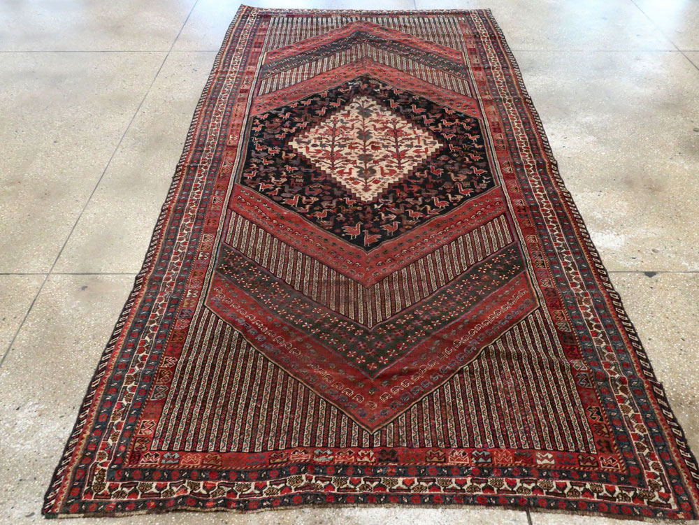 Antique Shiraz Gallery Carpet, No.12036 - Galerie Shabab