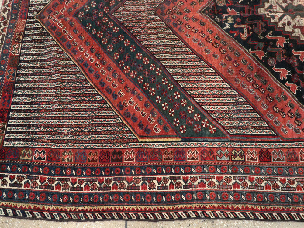 Antique Shiraz Gallery Carpet, No.12036 - Galerie Shabab