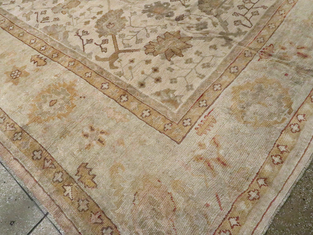 Antique Turkish Oushak Rug, No.12287 - Galerie Shabab