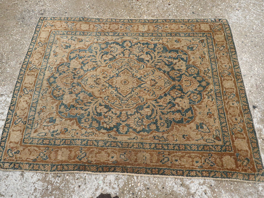 Antique Persian Mashad Throw Rug, No.15334 - Galerie Shabab