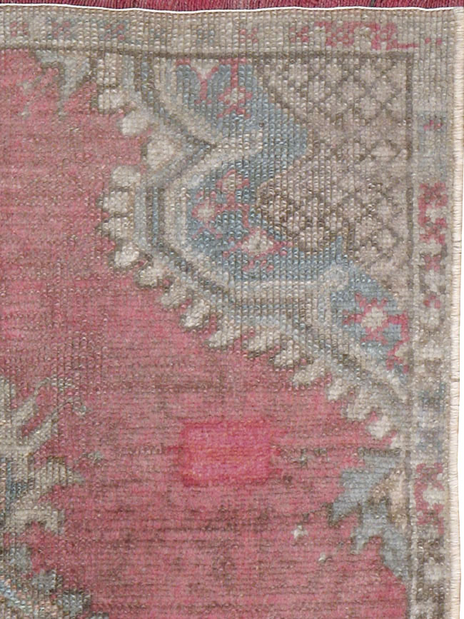 Antique Turkish Oushak Throw Rug, No.15695 - Galerie Shabab