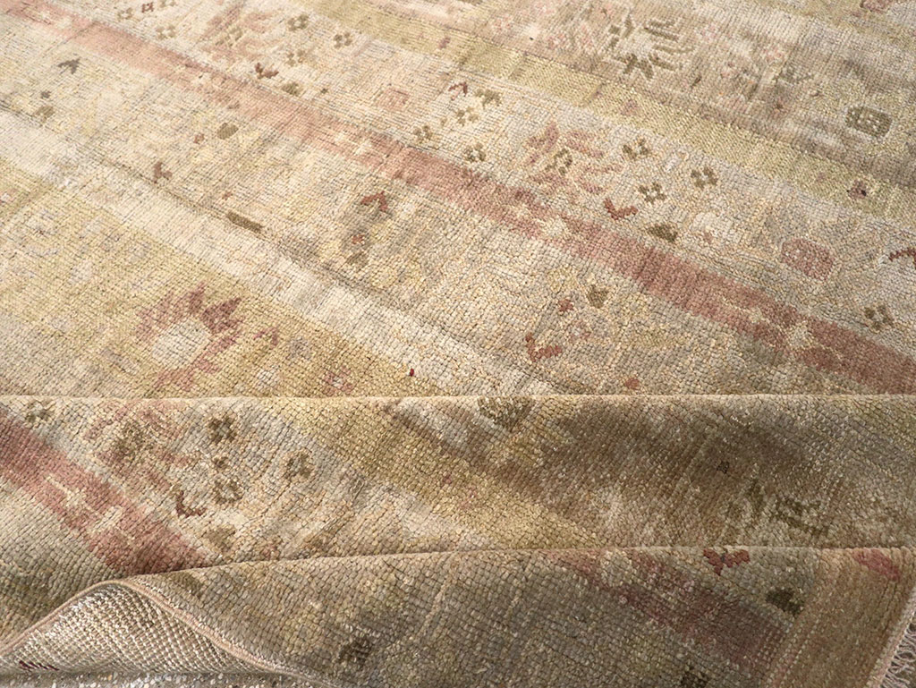 Antique Turkish Ghiordes Room Size Carpet, No.16114 - Galerie Shabab