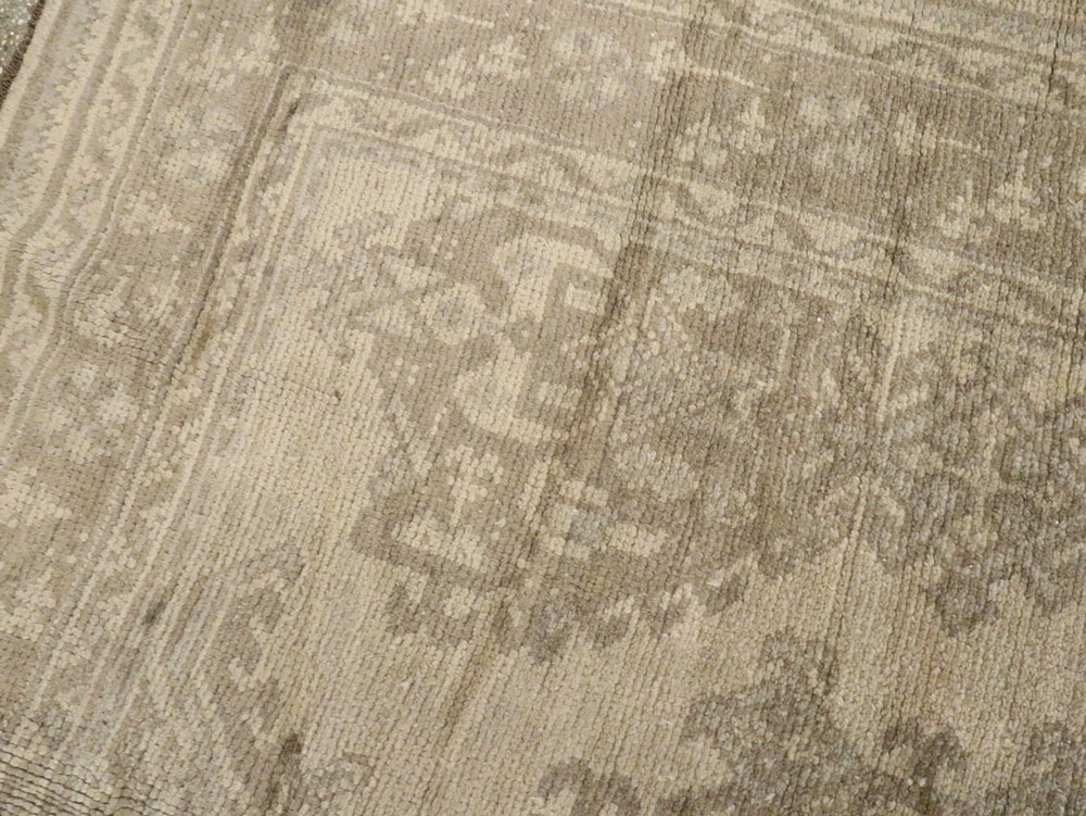 Antique Turkish Oushak Carpet, No.16519 - Galerie Shabab