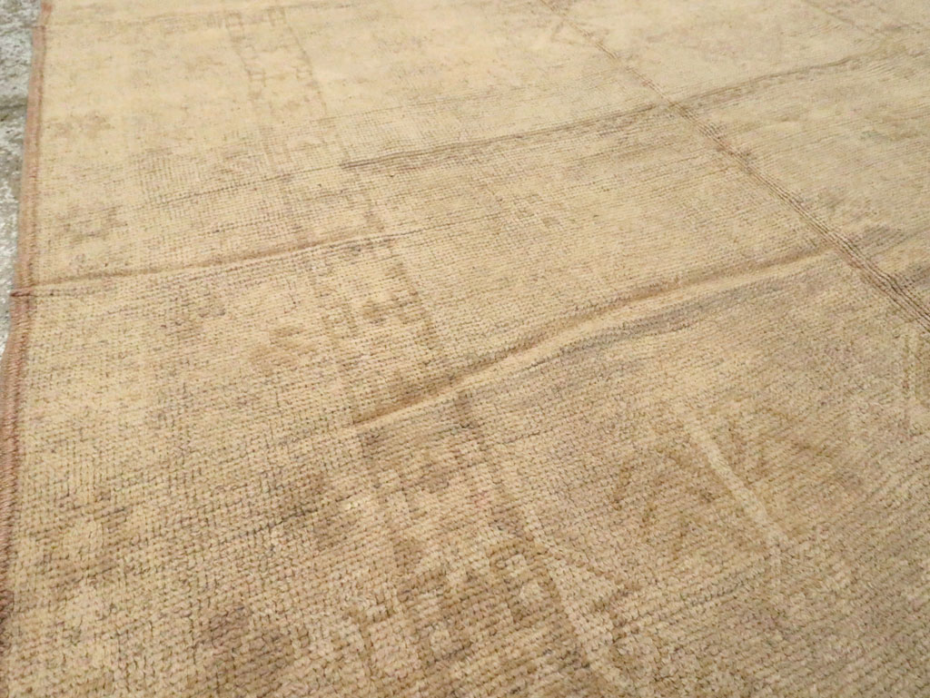 Antique Turkish Oushak Gallery Rug, No.16567 - Galerie Shabab