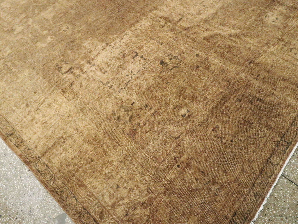 Antique Persian Mahal Distressed Carpet, No.17072 - Galerie Shabab