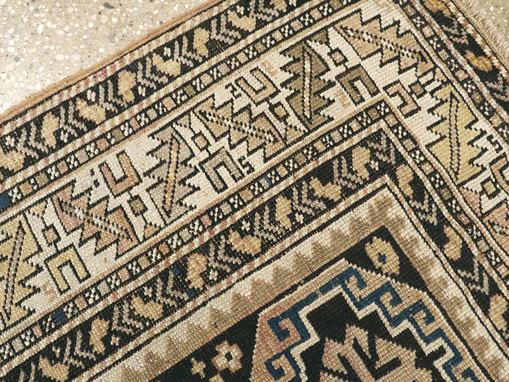 Antique Caucasian Shirvan Rug, No.17560 - Galerie Shabab