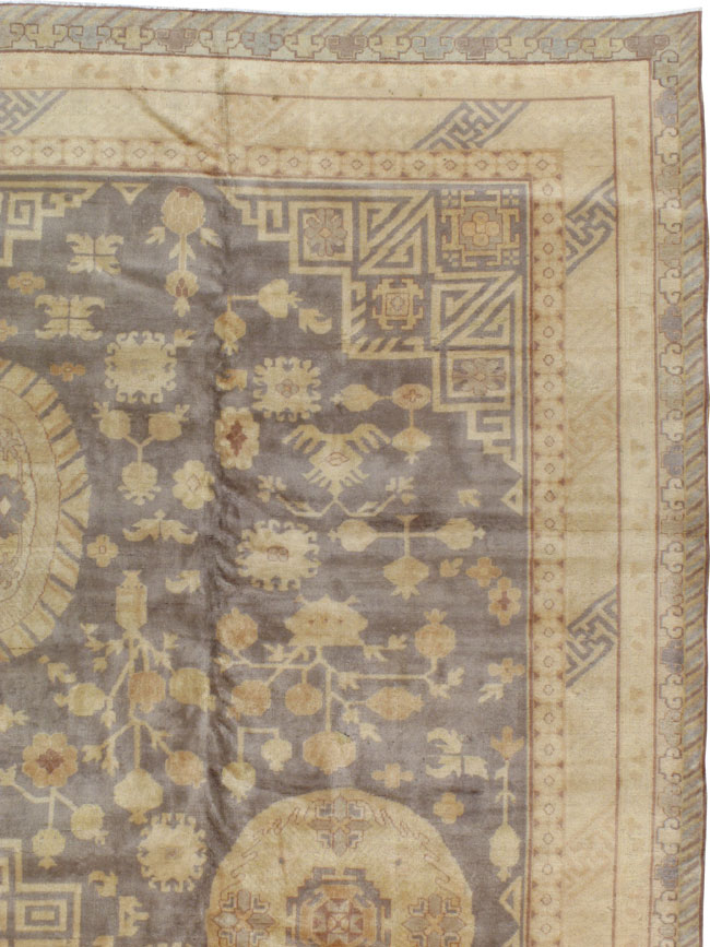 Vintage East Turkestan Khotan Carpet, No.17859 - Galerie Shabab