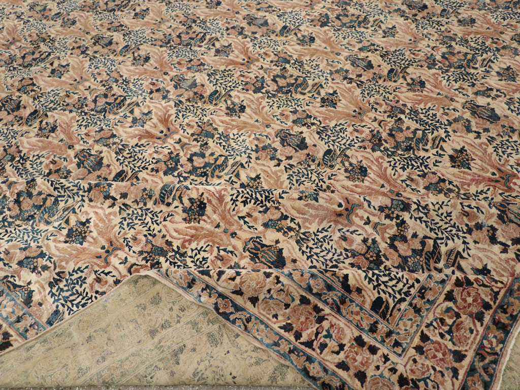 Antique Persian Lavar Kerman Carpet, No.18137 - Galerie Shabab