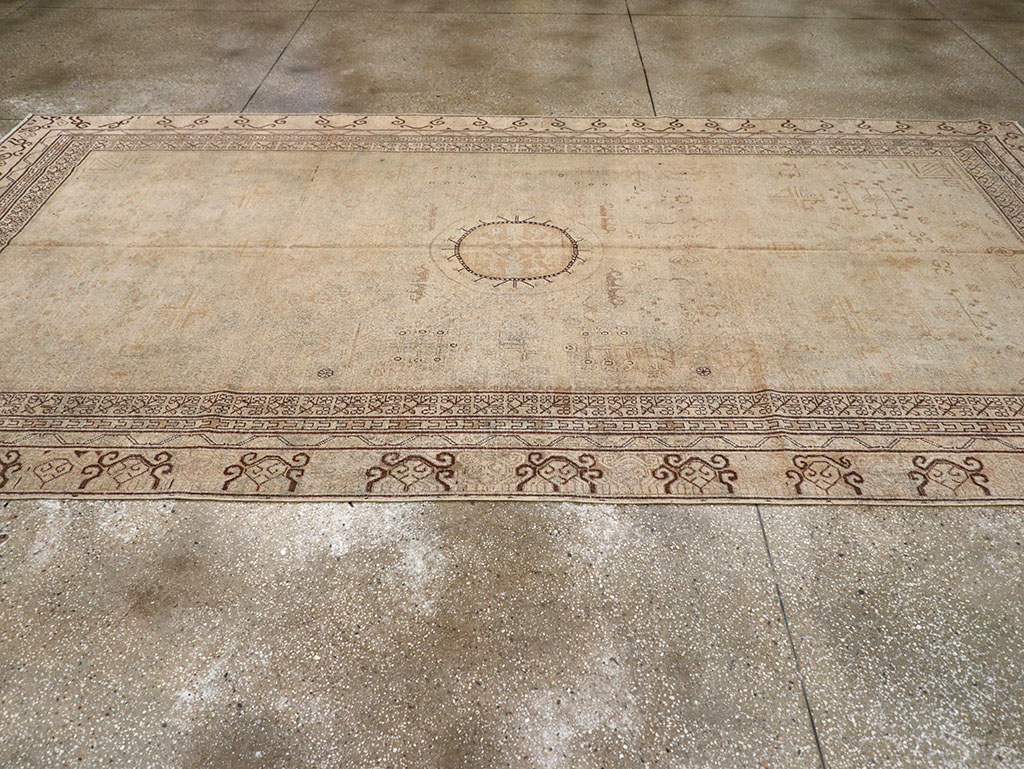 Vintage East Turkestan Khotan Carpet, No.18411 - Galerie Shabab