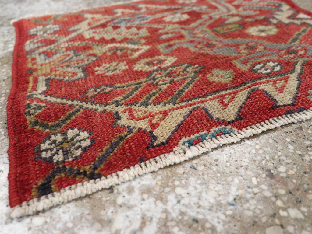 Antique Persian Mahal Throw Rug, No.18520 - Galerie Shabab