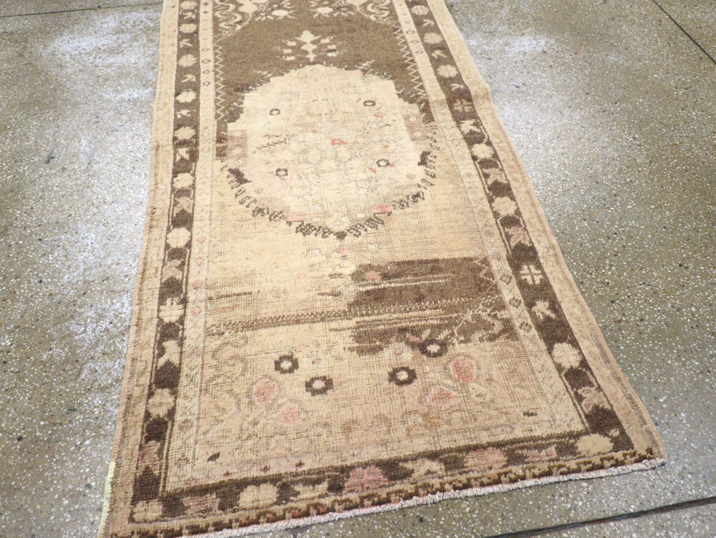 Vintage Turkish Oushak Rug, No.18601 - Galerie Shabab