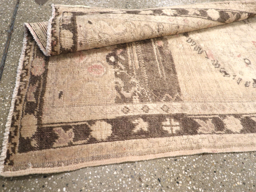 Vintage Turkish Oushak Rug, No.18601 - Galerie Shabab
