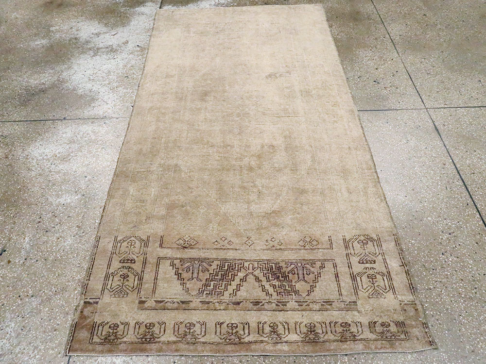 Vintage Turkish Oushak Rug, No.18602 - Galerie Shabab