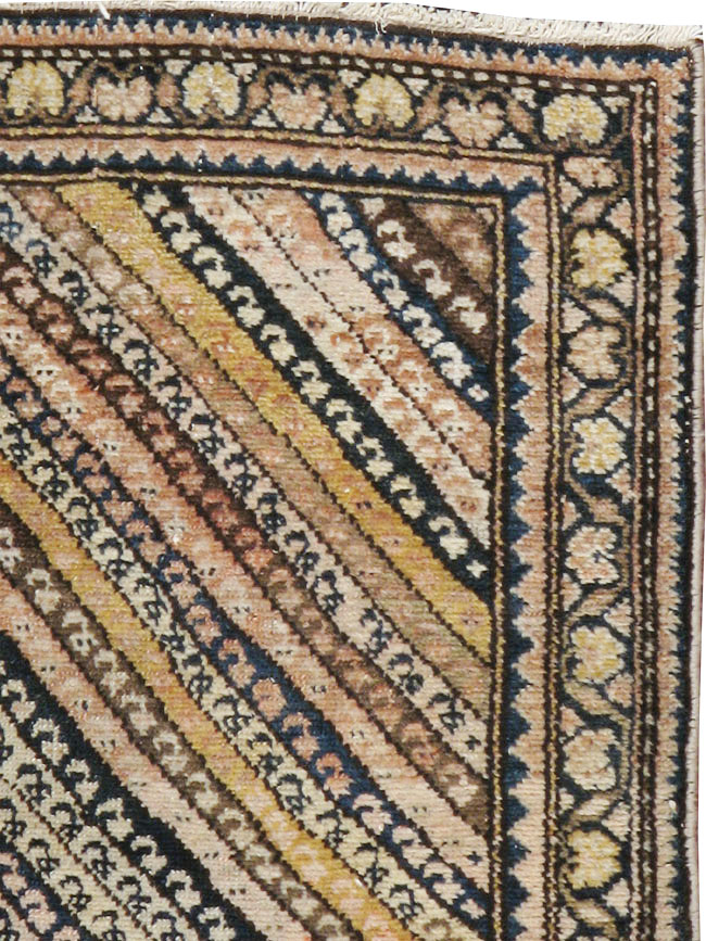 Antique Persian Malayer Rug, No.18963 - Galerie Shabab