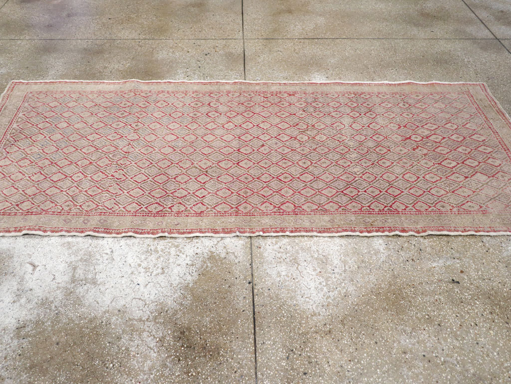 Vintage Turkish Anatolian Short Runner, No.19236 - Galerie Shabab