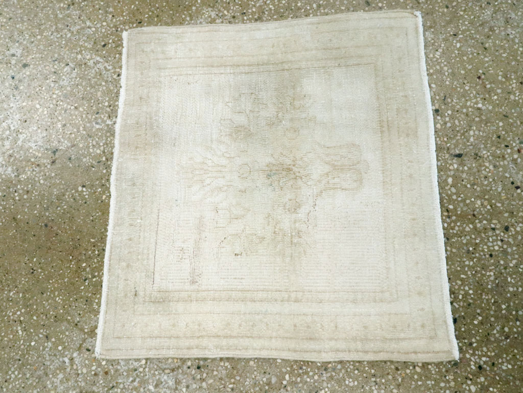 Antique Persian Sarouk Rug, No.21343 - Galerie Shabab