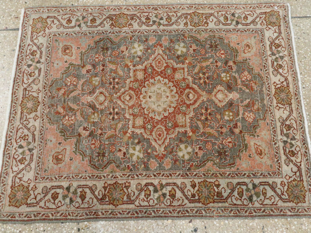 Vintage Persian Sarouk Rug, No.21428 - Galerie Shabab