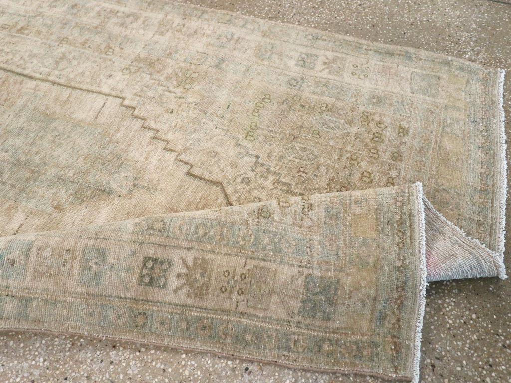 Vintage Persian Bidjar Accent Rug, No.22726 - Galerie Shabab