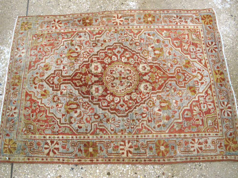 Antique Persian Sarouk Fereghan Throw Rug, No.22904 - Galerie Shabab