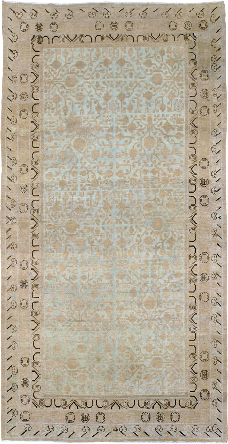 Vintage East Turkestan Khotan Gallery Carpet, No.23621 - Galerie Shabab