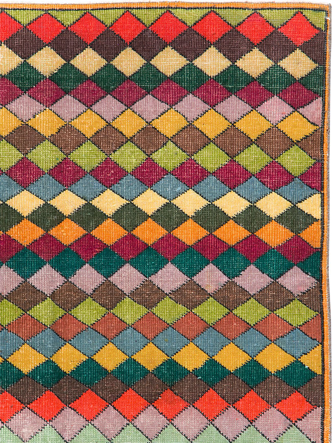 Vintage Turkish Anatolian Accent Rug, No.23825 - Galerie Shabab