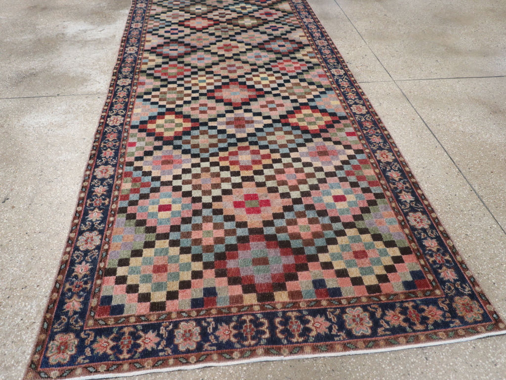 Vintage Turkish Anatolian Gallery Carpet, No.23826 - Galerie Shabab