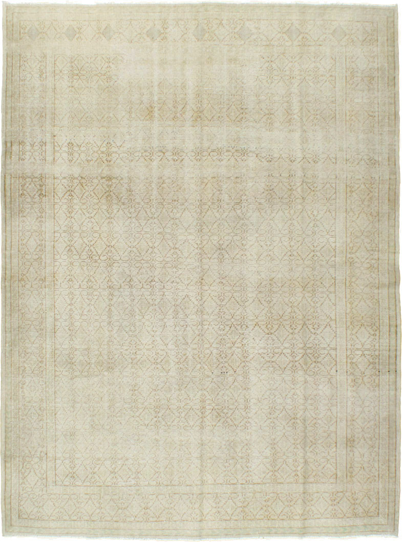 Vintage Turkish Sivas Distressed Carpet, No.24288 - Galerie Shabab