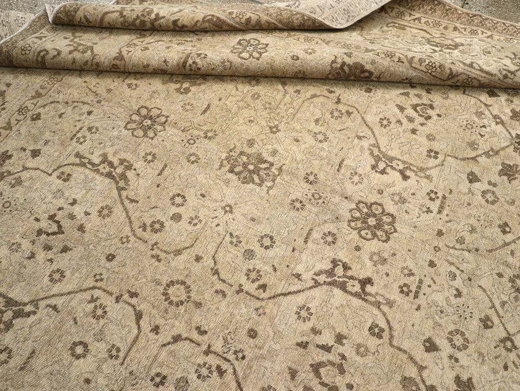 Antique Persian Tabriz Room Size Carpet, No.24379 - Galerie Shabab