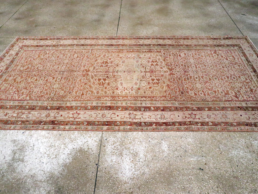 Antique Persian Malayer Gallery Rug, No.24446 - Galerie Shabab