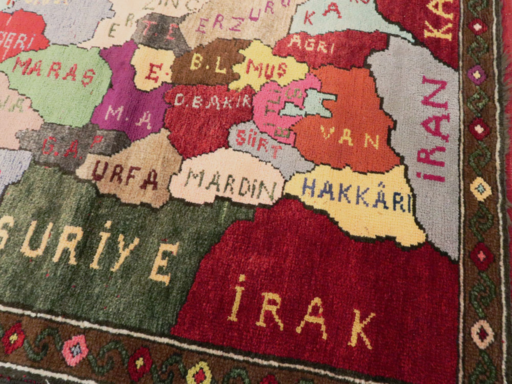 Vintage Turkish Anatolian Map Rug, No.24515 - Galerie Shabab