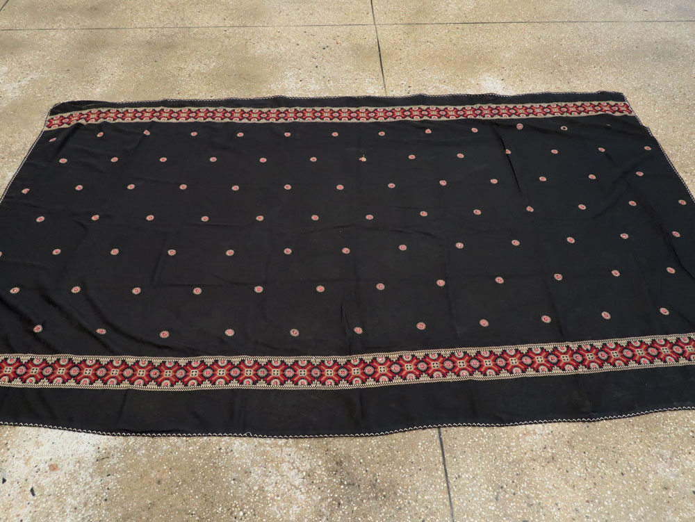 Vintage Persian Embroidered Textile, No.24590 - Galerie Shabab