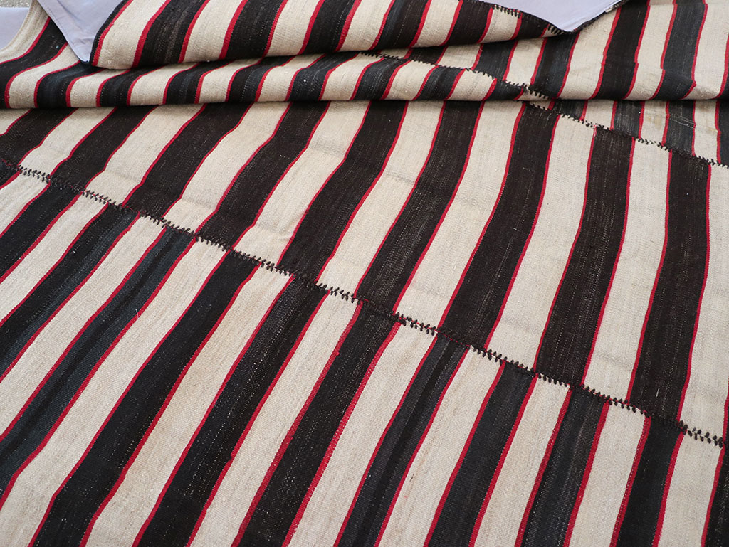 Vintage Persian Flatweave Kilim Room Size Carpet, No.24627 - Galerie Shabab