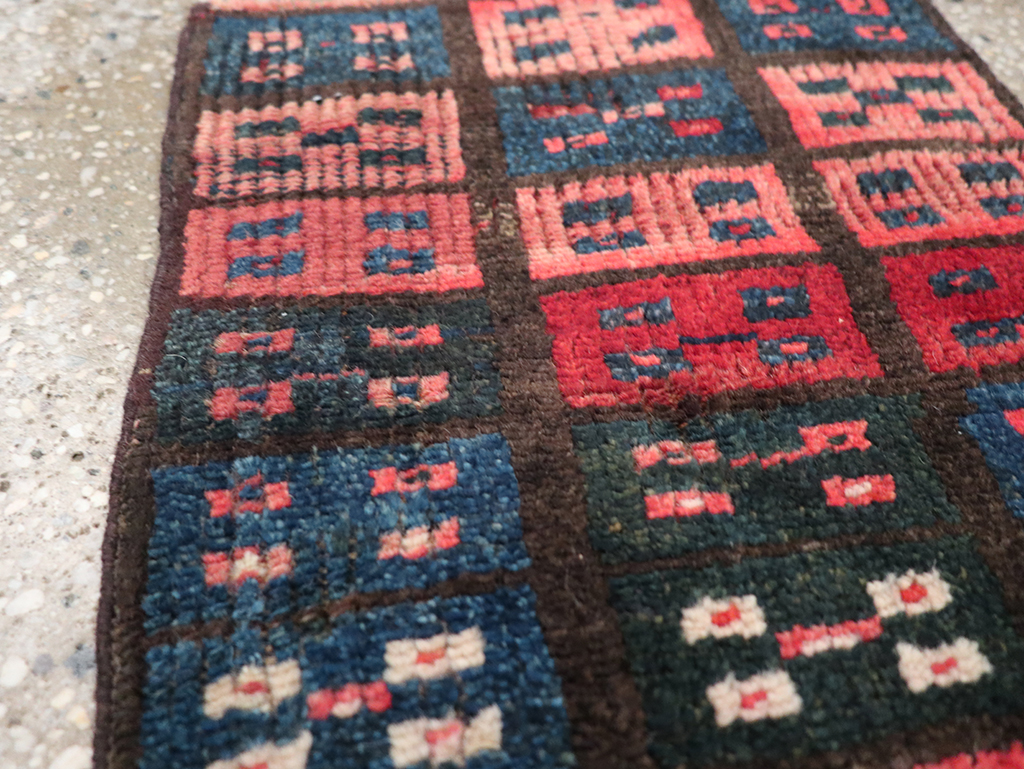 Vintage Persian Gabbeh Throw Rug, No.25174 - Galerie Shabab