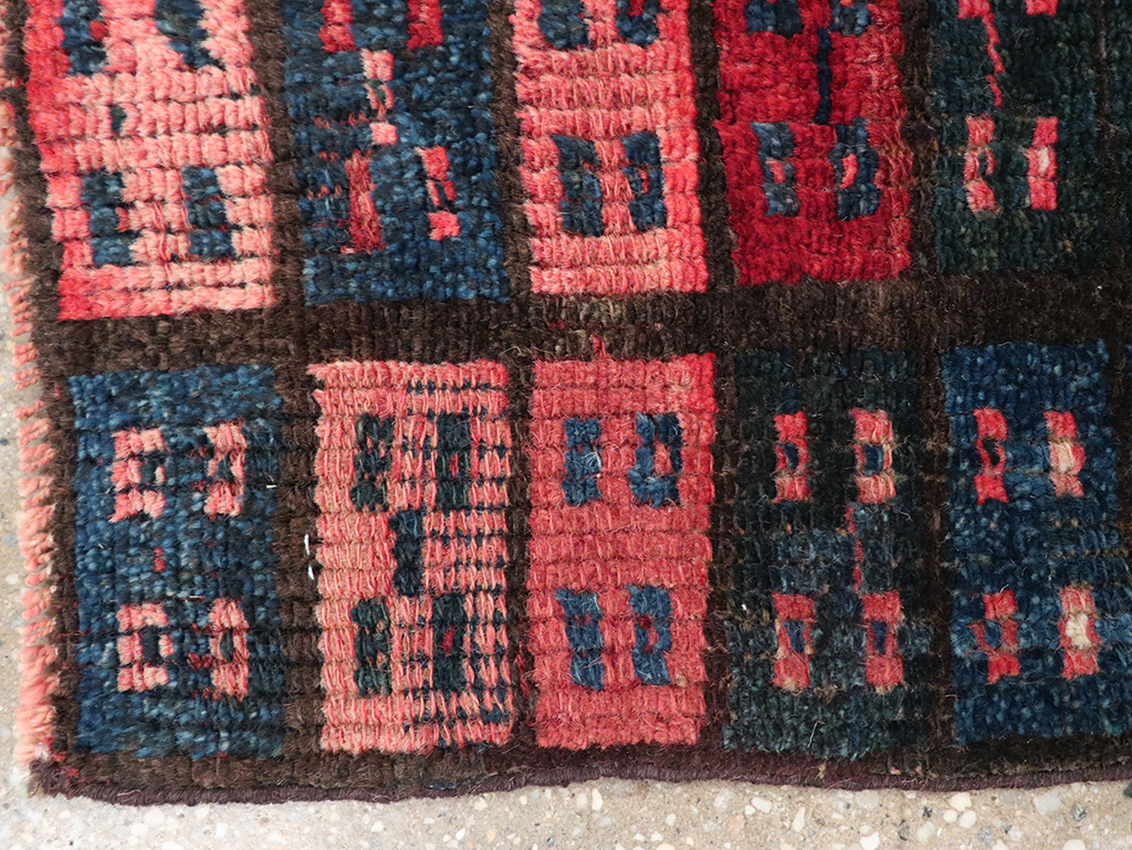 Vintage Persian Gabbeh Throw Rug, No.25174 - Galerie Shabab