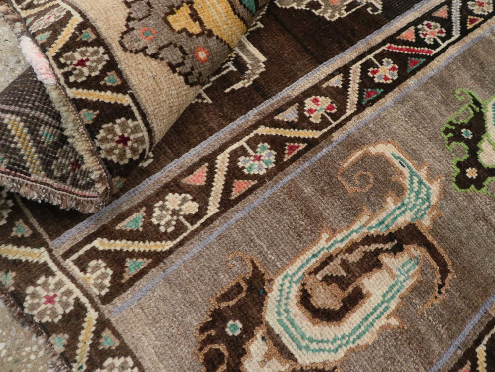 Vintage Persian Shiraz Rug, No.25208 - Galerie Shabab