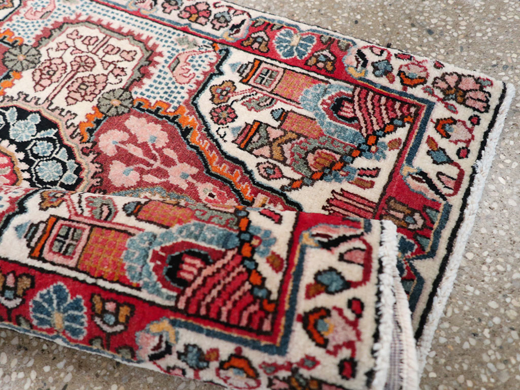Vintage Persian Sarouk Rug, No.25325 - Galerie Shabab