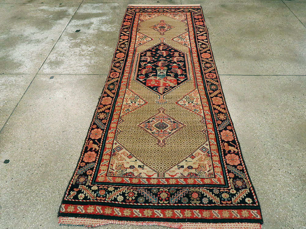 Antique Persian Hamadan Pictorial Rug, No.25572 - Galerie Shabab