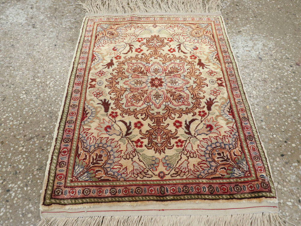 Vintage Turkish Herekeh Silk Rug, No.25721 - Galerie Shabab