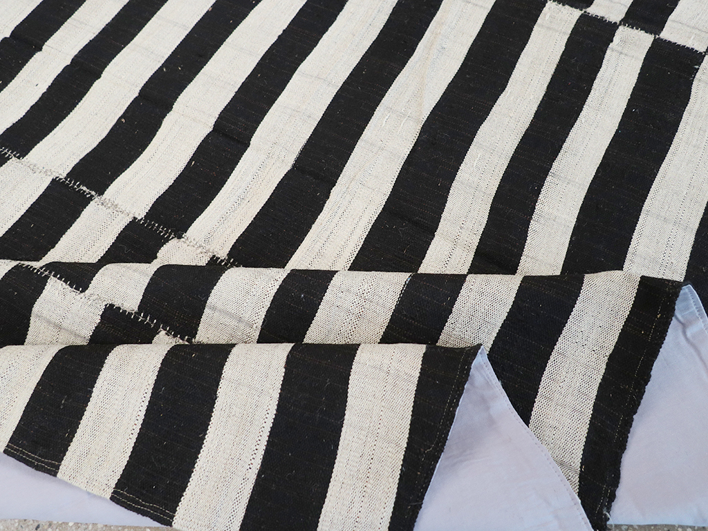 Vintage Persian Flatweave Kilim Accent Carpet, No.25840 - Galerie Shabab