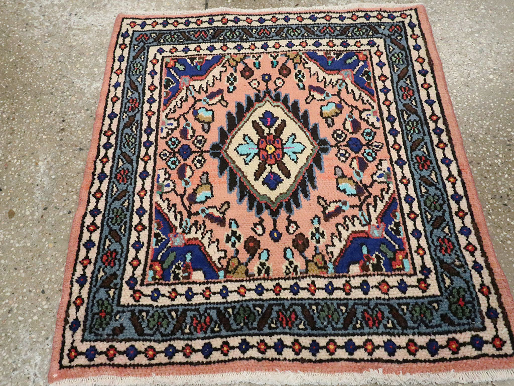 Vintage Square Hamadan Rug, No.26267 - Galerie Shabab