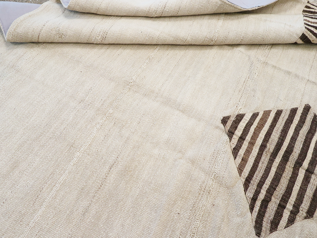 Vintage Persian Flatweave Kilim Accent Carpet, No.26758 - Galerie Shabab