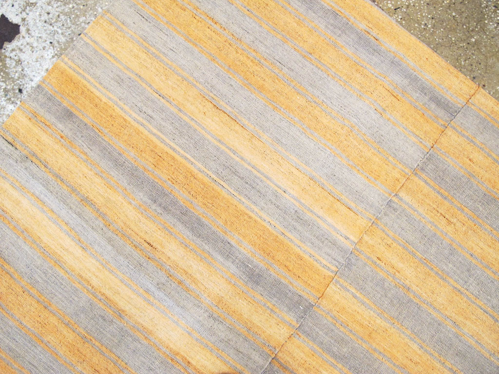 Vintage Turkish Flatweave Kilim Accent Rug, No.27275 - Galerie Shabab