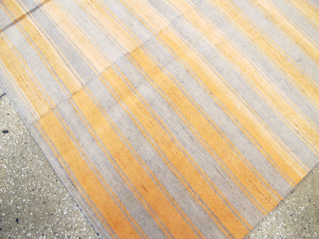 Vintage Turkish Flatweave Kilim Accent Rug, No.27275 - Galerie Shabab