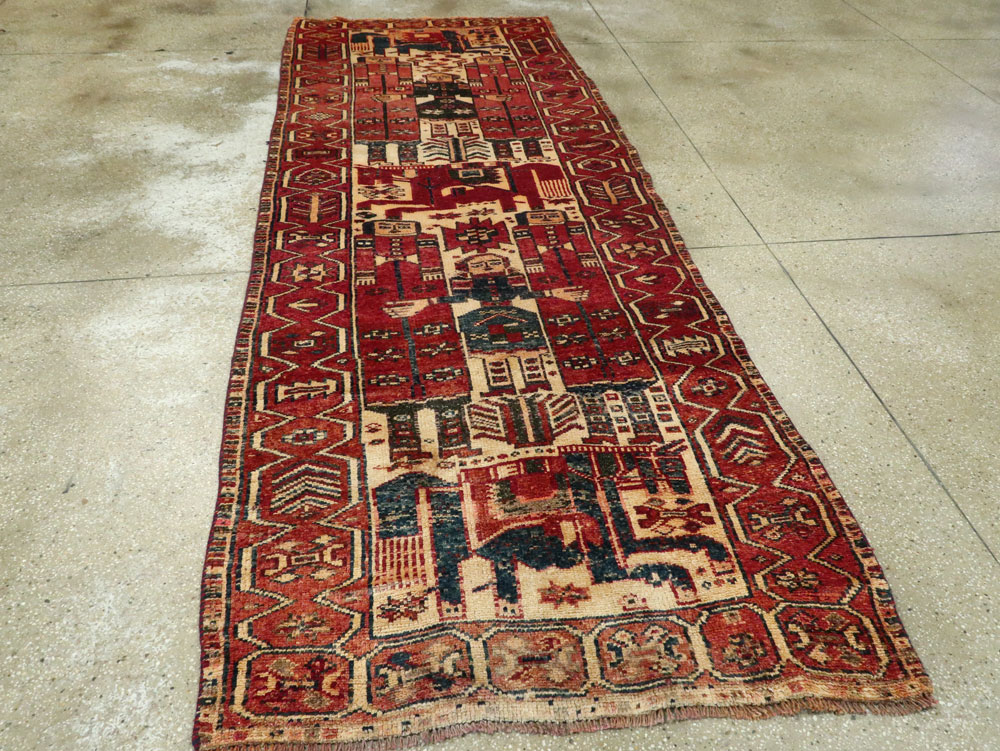 Vintage Persian Bakhtiari Pictorial Rug, No.27318 - Galerie Shabab