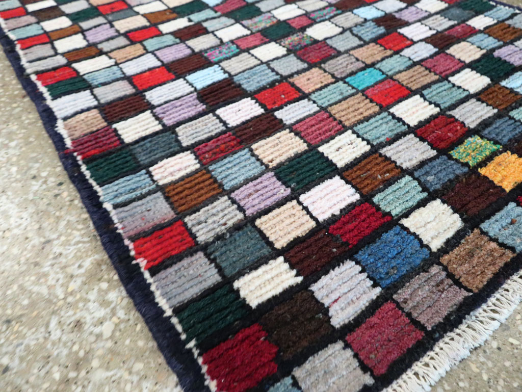 Vintage Persian Shiraz Rug, No.27395 - Galerie Shabab