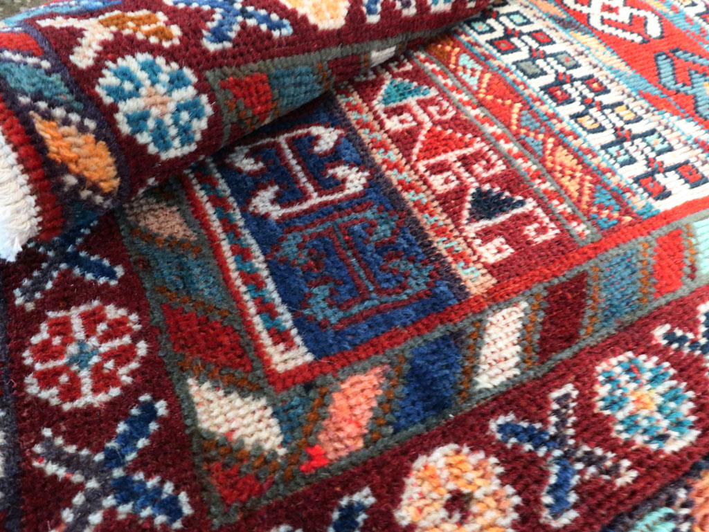 Vintage Persian Shiraz Rug, No.27875 - Galerie Shabab