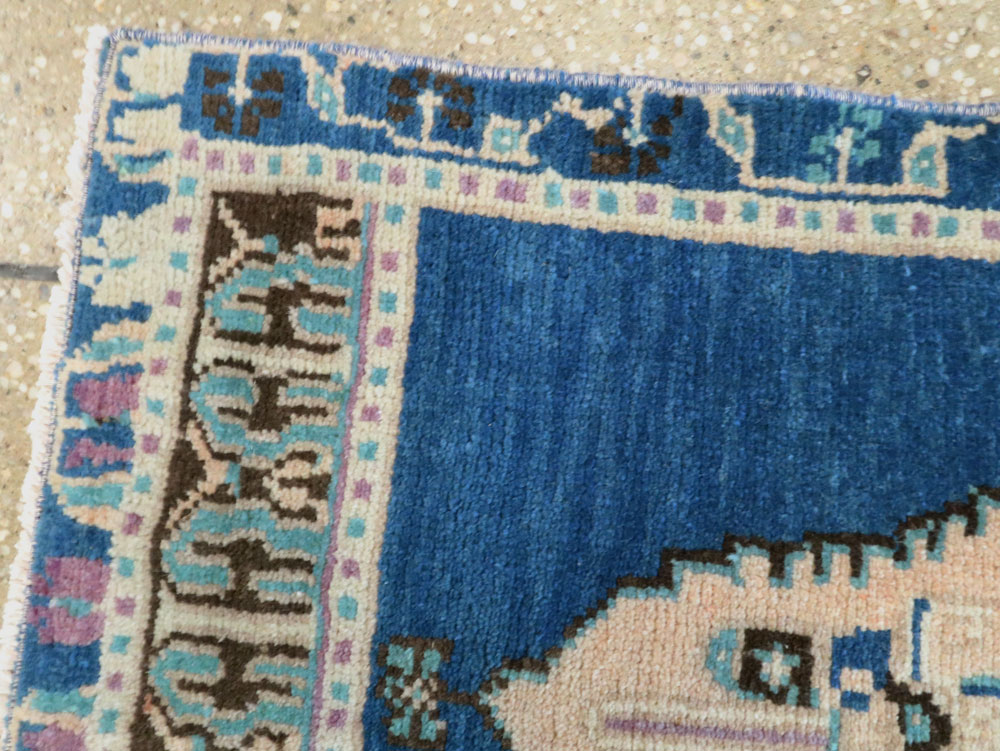 Vintage Turkish Anatolian Throw Rug, No.28118 - Galerie Shabab