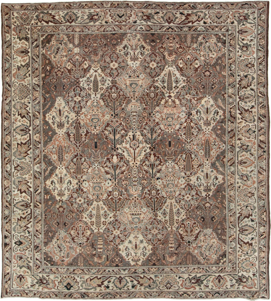 Antique Persian Square Bakhtiari Carpet, No.28122 - Galerie Shabab